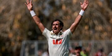Mitchell Starc Shines on Seesaw Day in Third Test