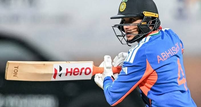 Varun Aaron Advises Abhishek Sharma to Improve His Game Against Spin