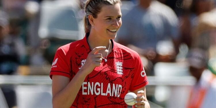 Lauren Bell Rejoins Sydney Thunder Ahead of WBBL 2026–27
